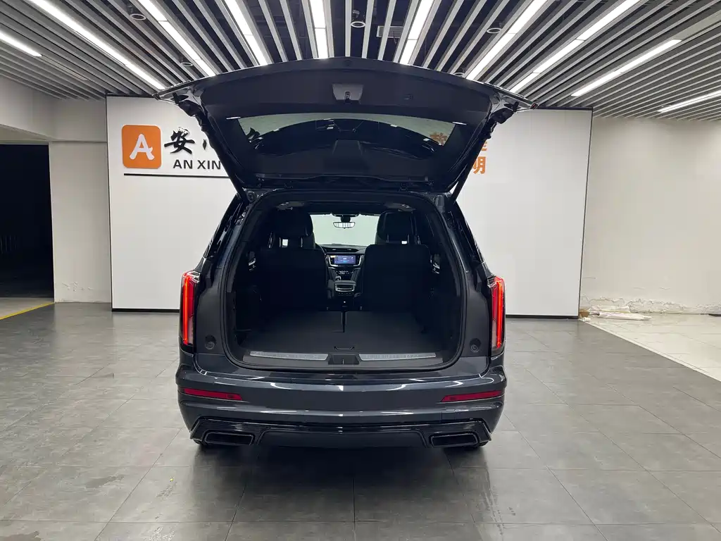 CADILLAC XT6