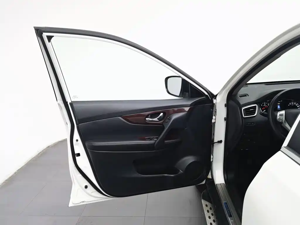 Nissan X-Trail — миниатюра 8
