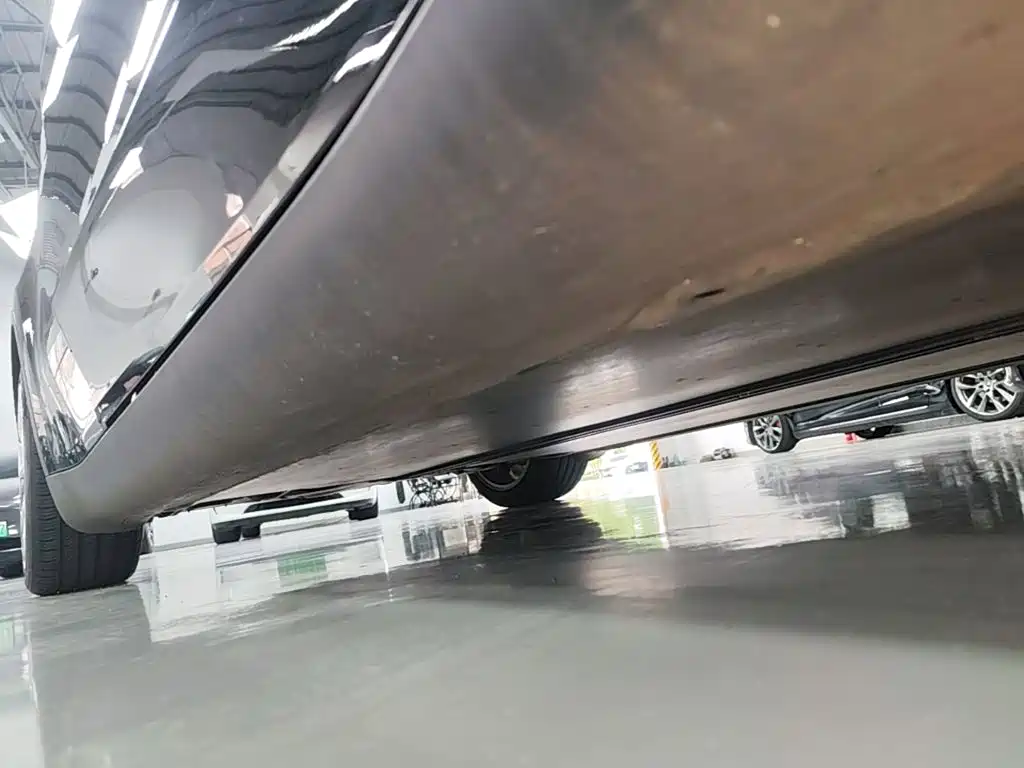 Tesla Model Y — миниатюра 21