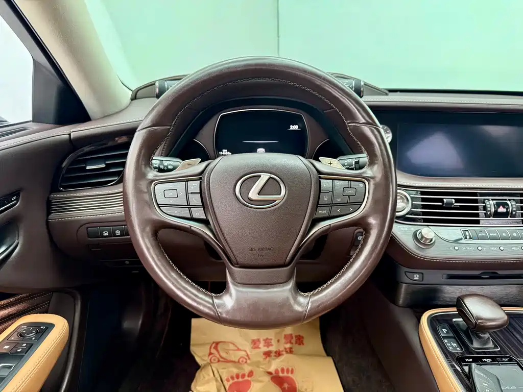 Lexus LS — миниатюра 16