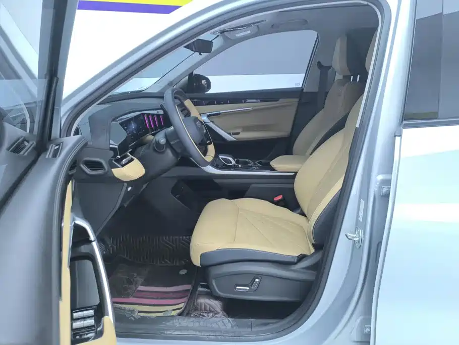Geely Boyue L — миниатюра 9