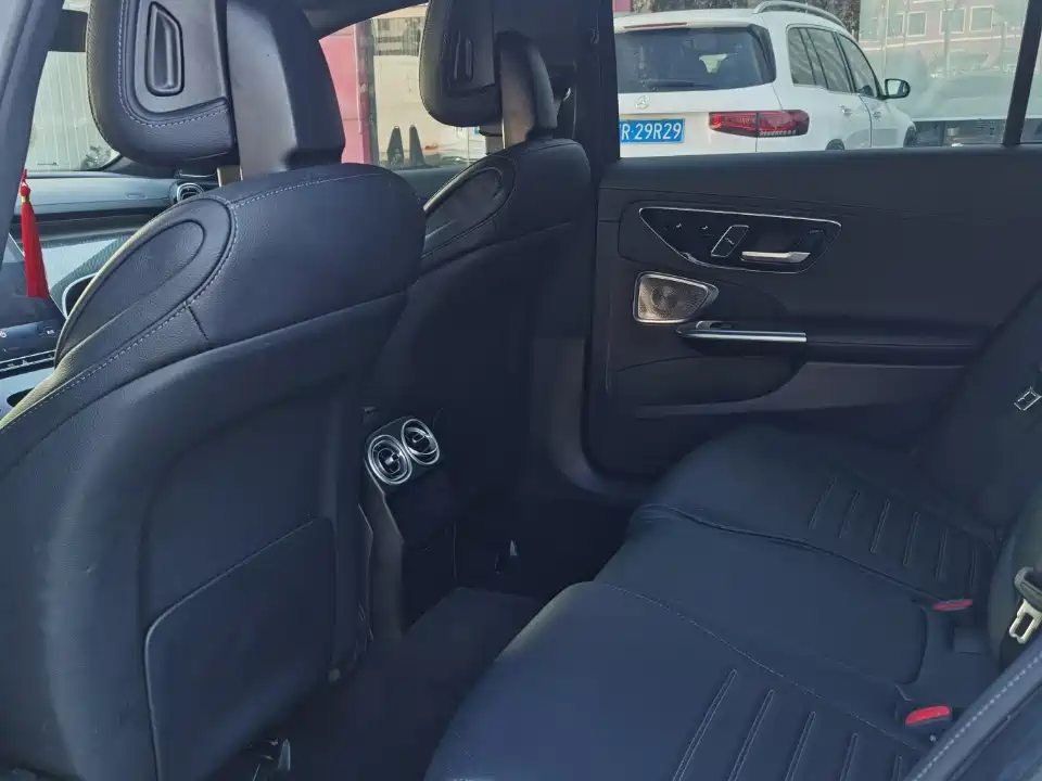 Mercedes-Benz C-Class — миниатюра 8