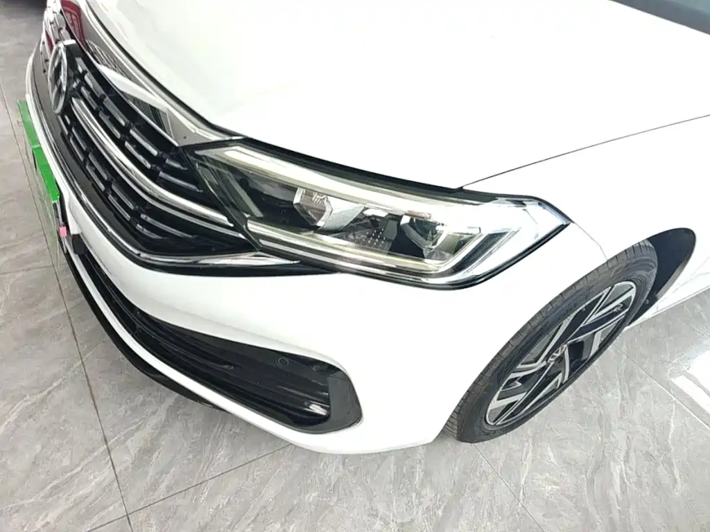 Volkswagen Sagitar — миниатюра 24