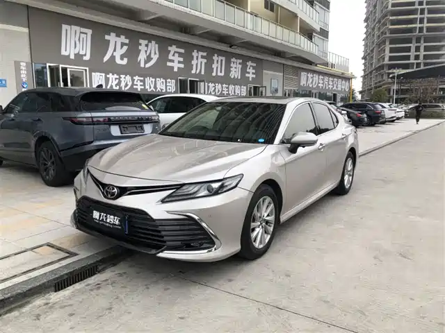 TOYOTA CAMRY