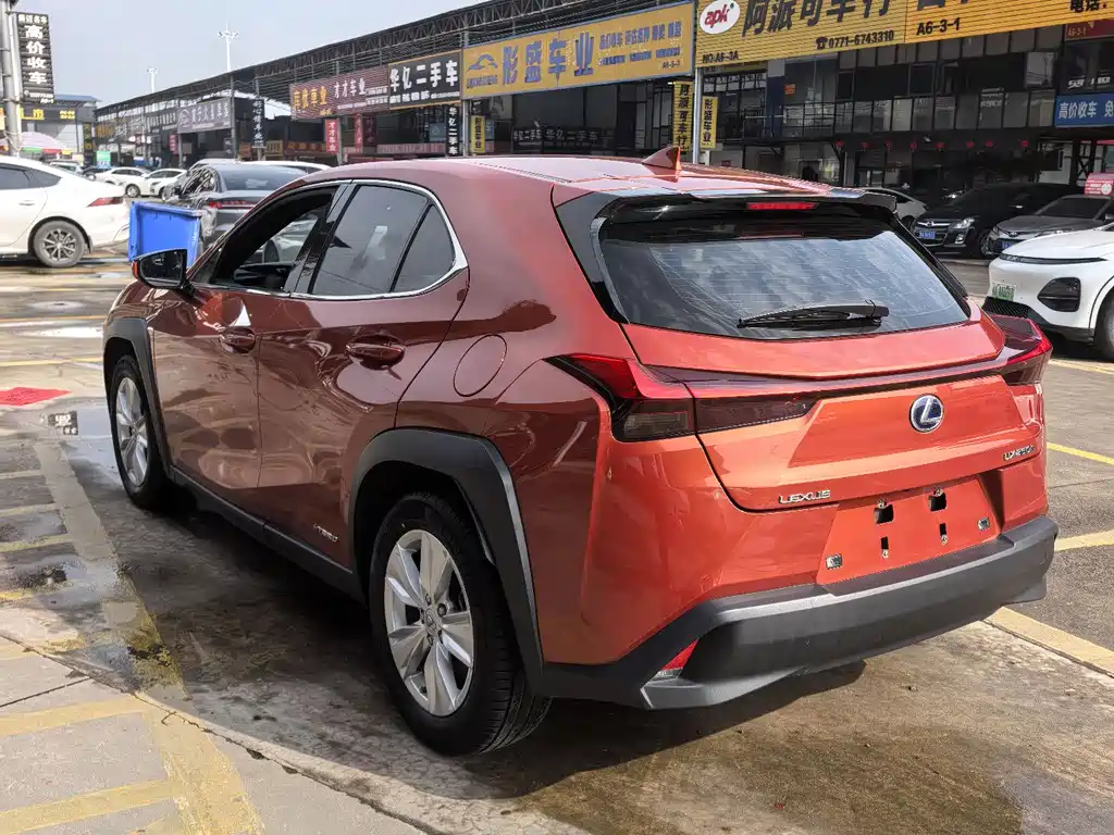 LEXUS UX