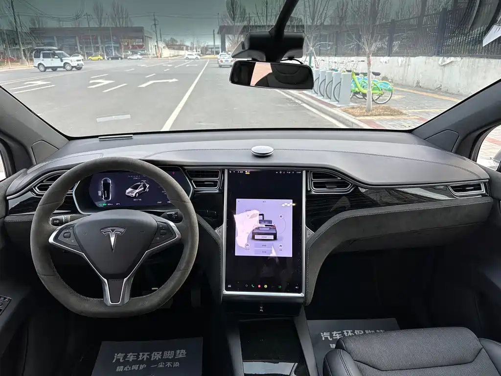 TESLA MODEL X