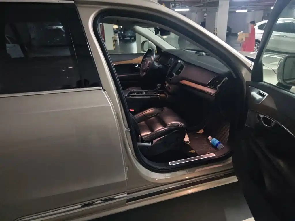 Volvo XC90 — миниатюра 18