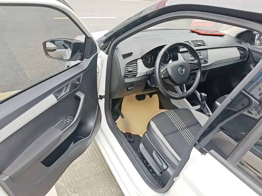 Skoda Fabia — миниатюра 16