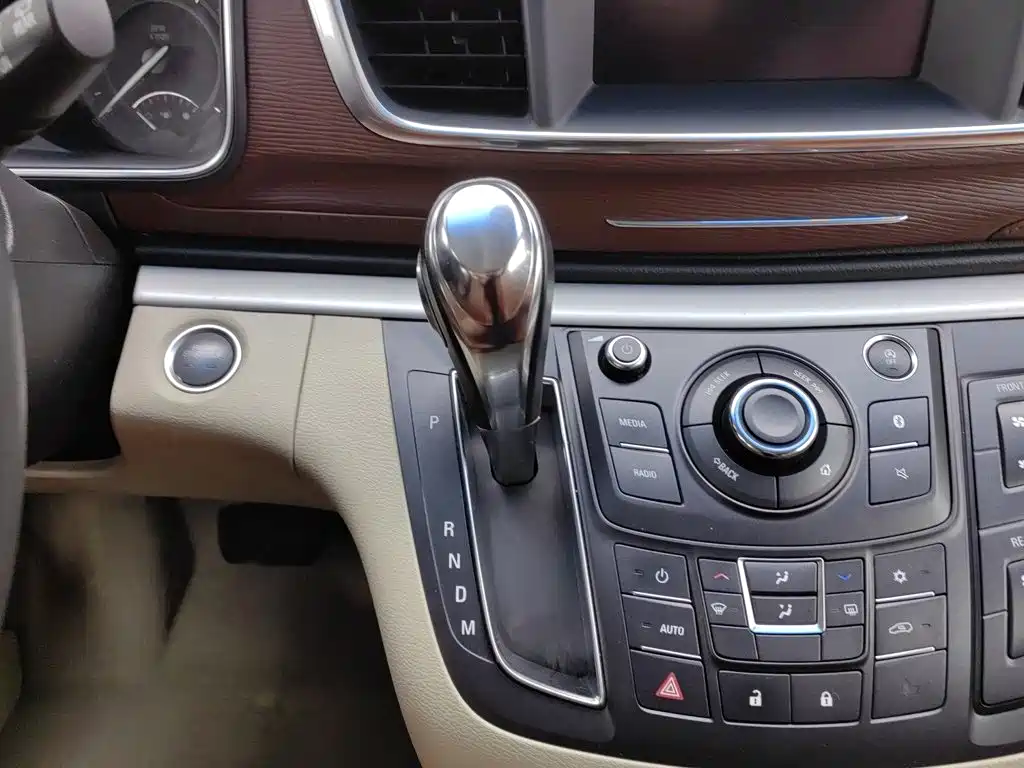 Buick GL8 — миниатюра 13