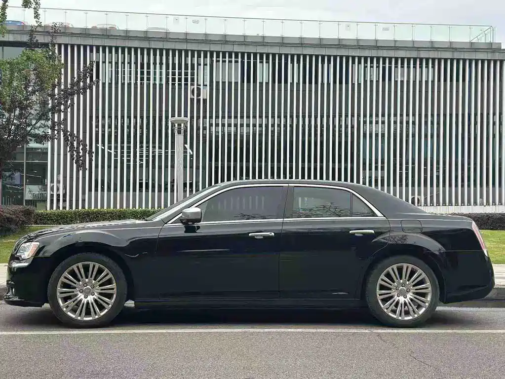 Chrysler 300C — миниатюра 14