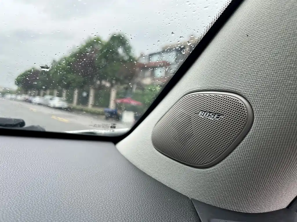 Cadillac SRX — миниатюра 16
