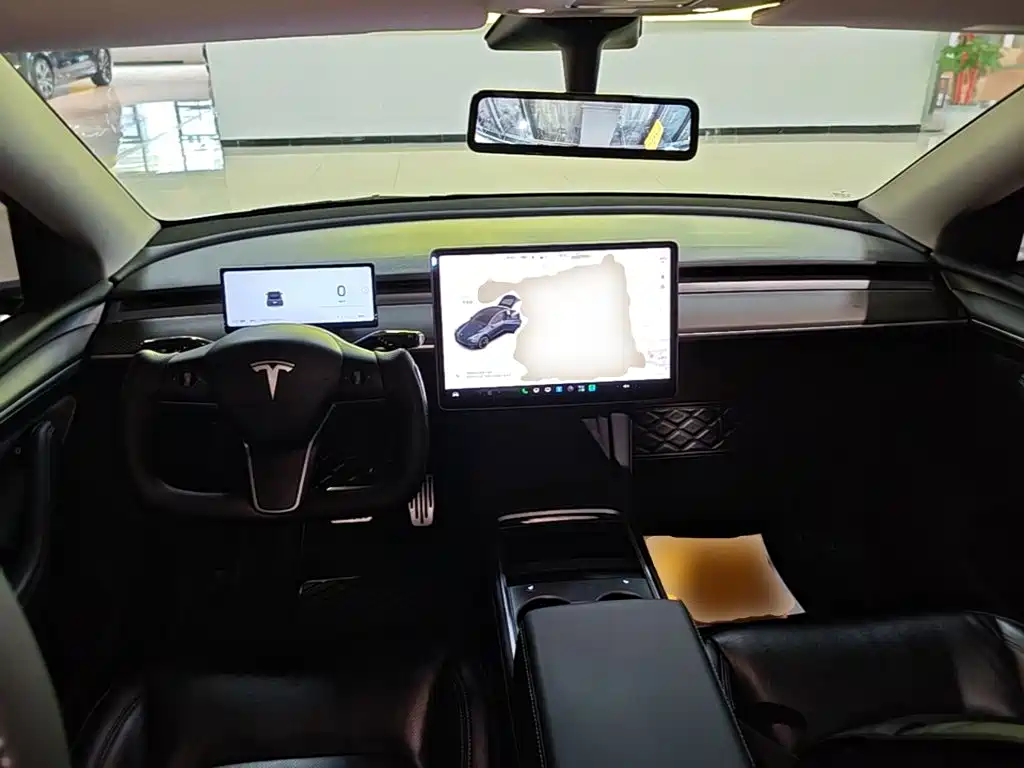 Tesla Model Y — миниатюра 10