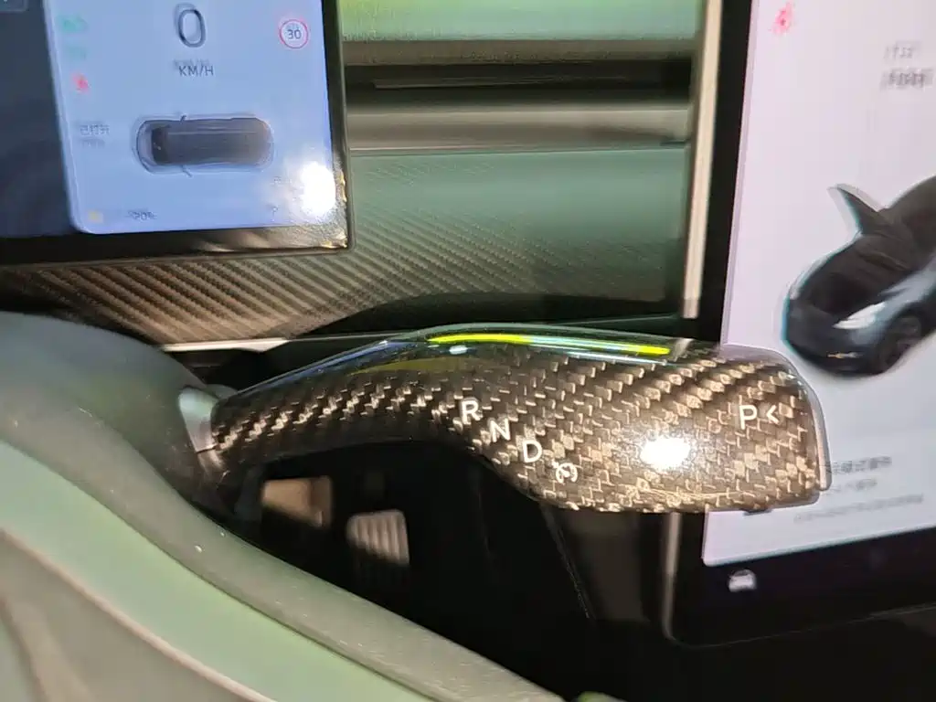 Tesla Model Y — миниатюра 14