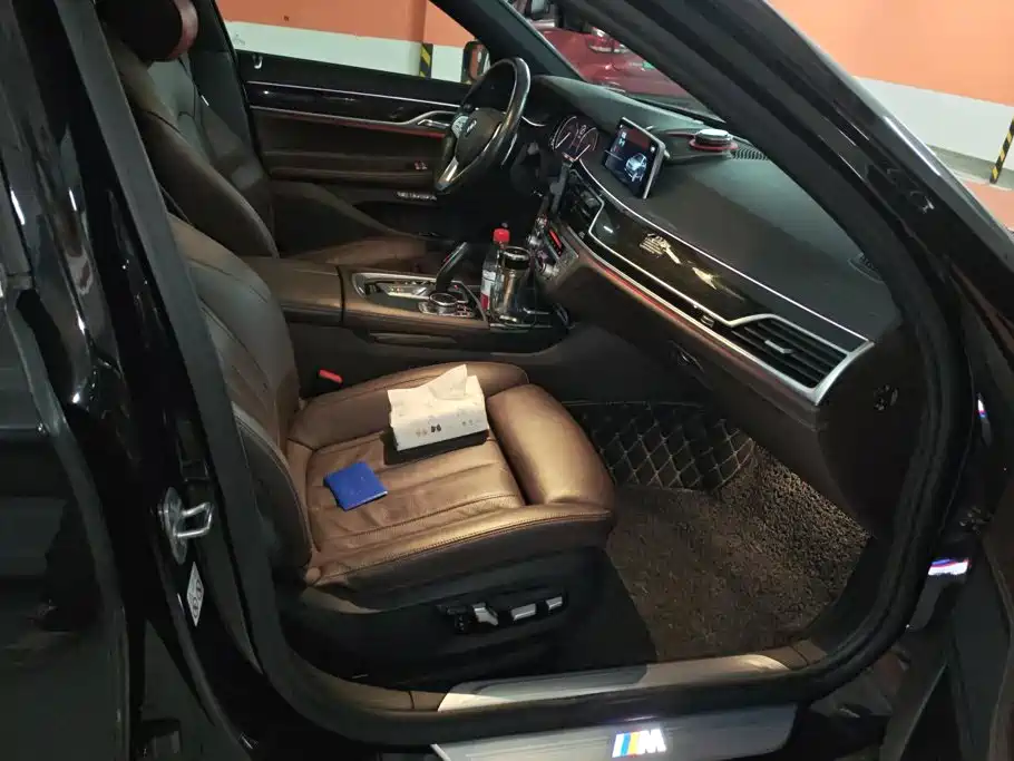 BMW 7 Series — миниатюра 8