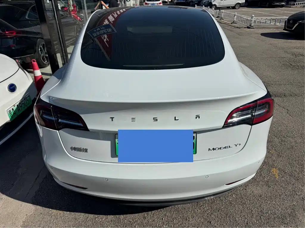 Tesla Model 3 — миниатюра 7