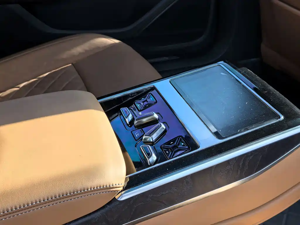 Audi A8 — миниатюра 9