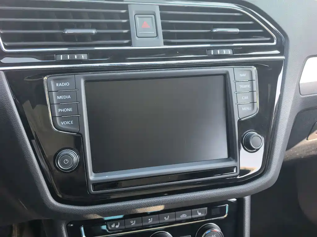 Volkswagen Tiguan L — миниатюра 11
