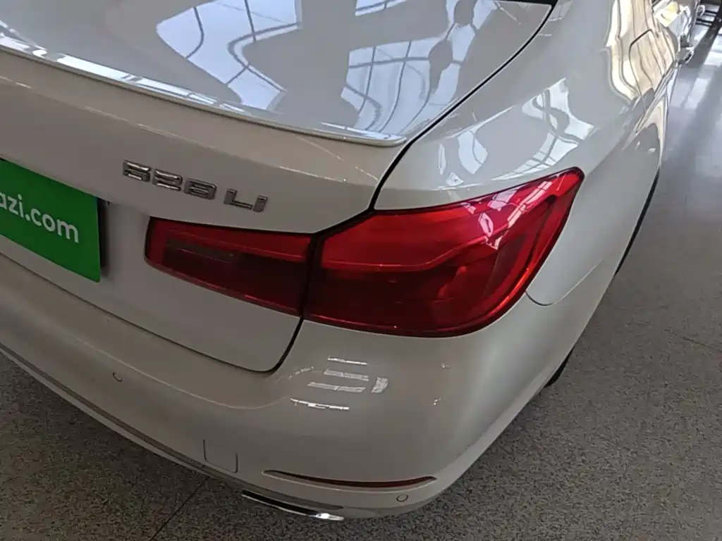 BMW 5 Series — миниатюра 8