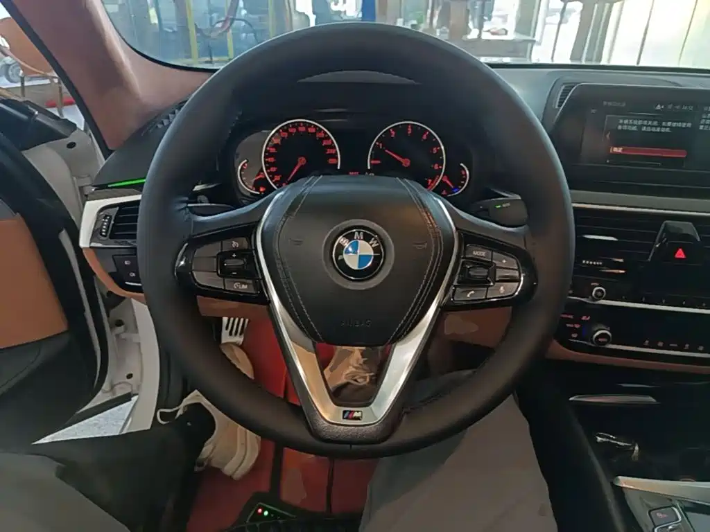 BMW 5 Series — миниатюра 11