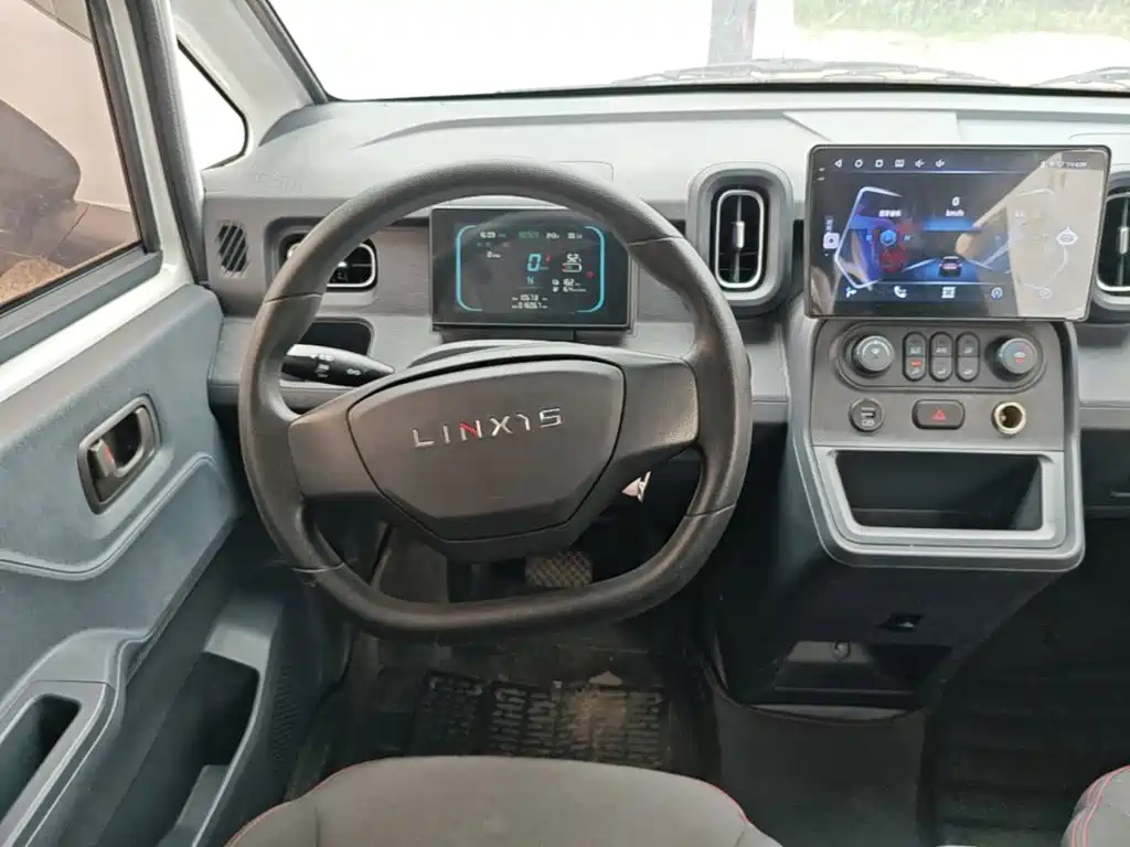 予风汽车 予风黄金仓 — миниатюра 11
