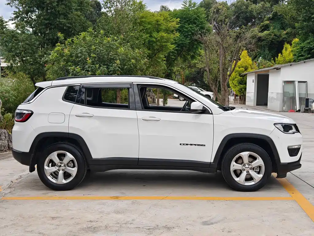 Jeep Compass — миниатюра 7