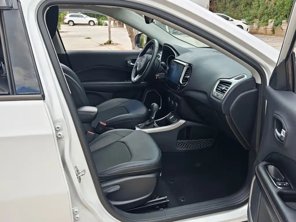 Jeep Compass — миниатюра 11