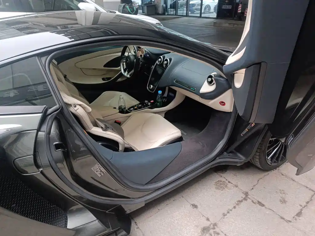 McLaren GT — миниатюра 10