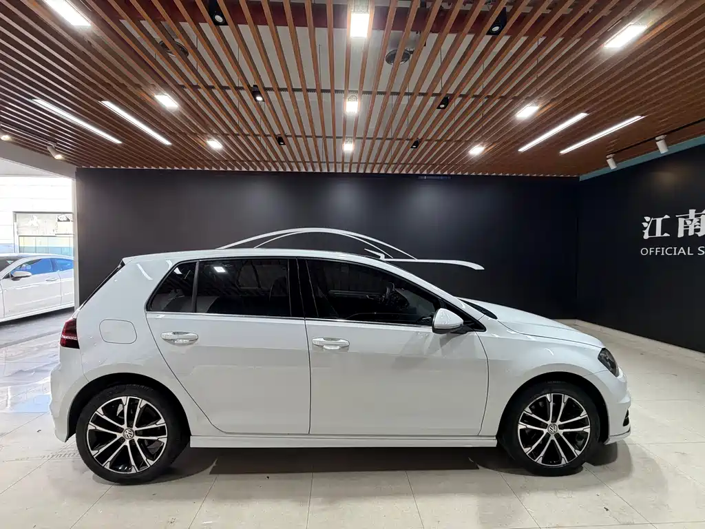 Volkswagen Golf — миниатюра 10