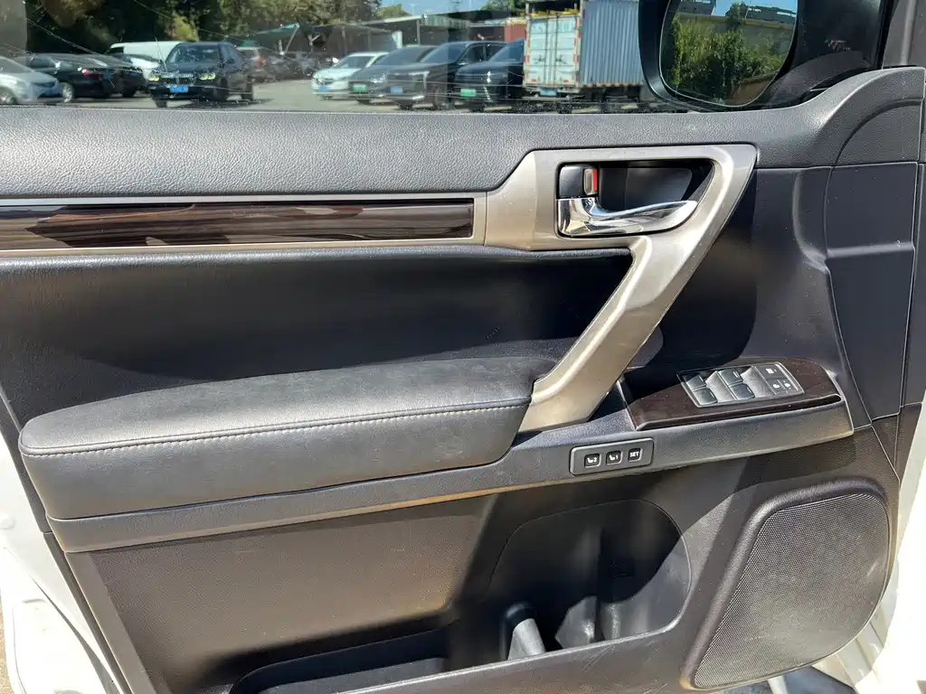 Lexus GX — миниатюра 13