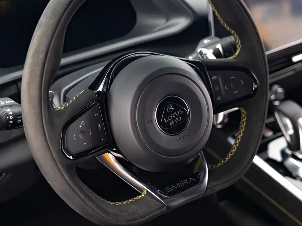 Lotus Emira — миниатюра 9