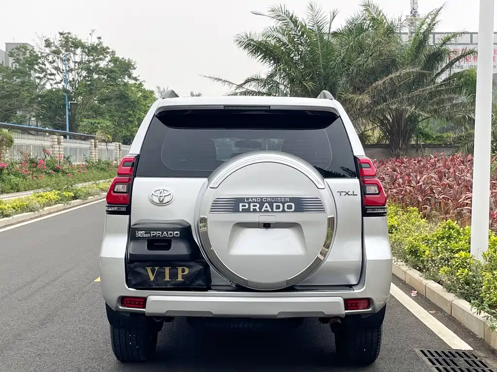 Toyota Land Cruiser Prado 2010 2.7L AT Standard