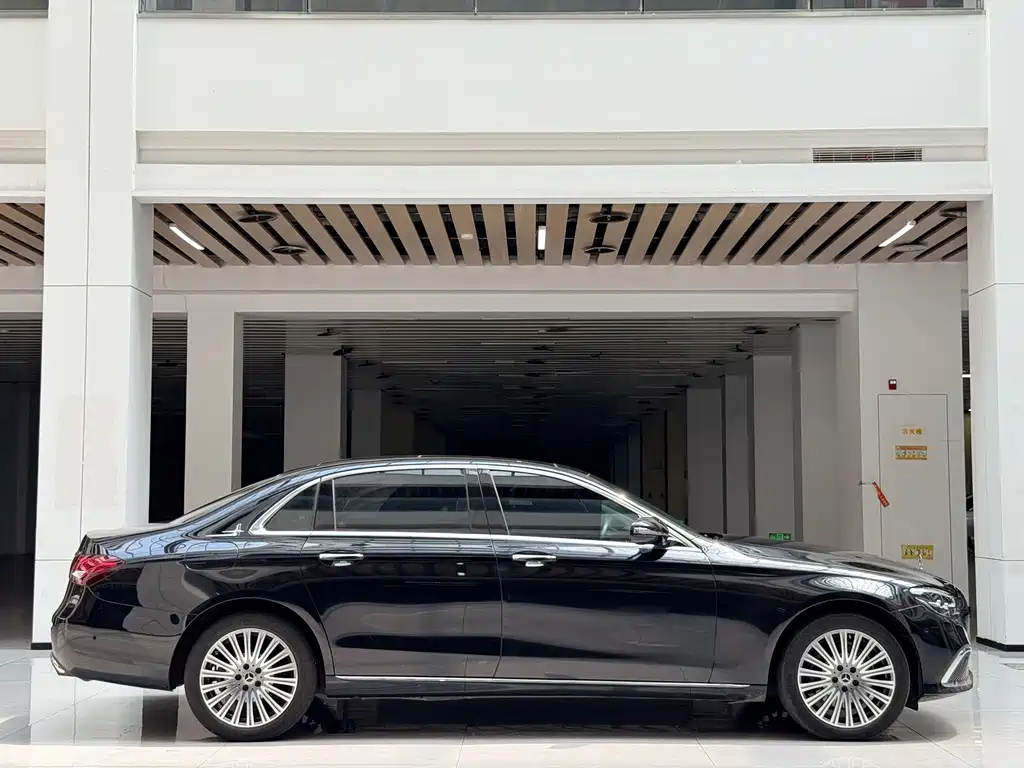 Mercedes-Benz E-Class — миниатюра 4