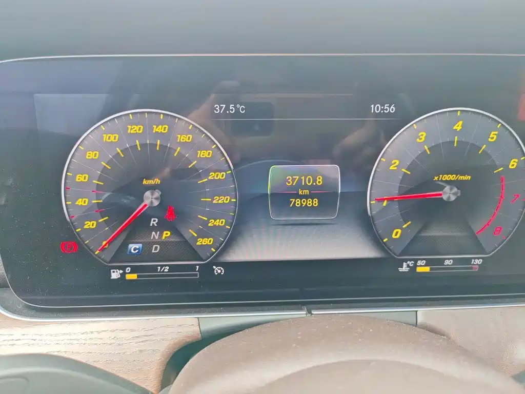 Mercedes-Benz E-Class — миниатюра 5