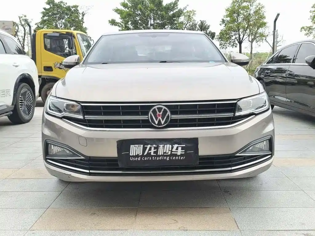 VOLKSWAGEN BORA