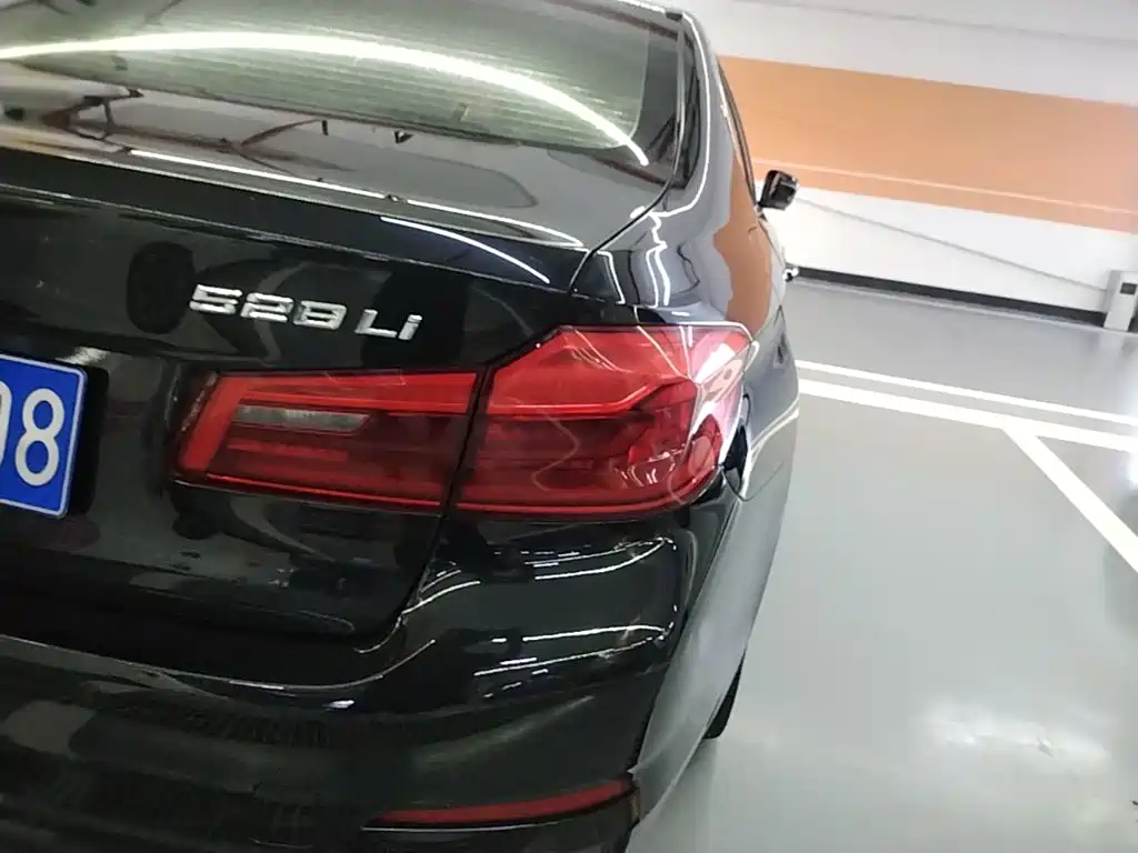 BMW 5 Series — миниатюра 8