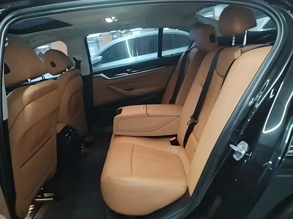 BMW 5 Series — миниатюра 17