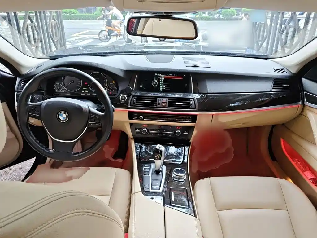 BMW 5 Series — миниатюра 13