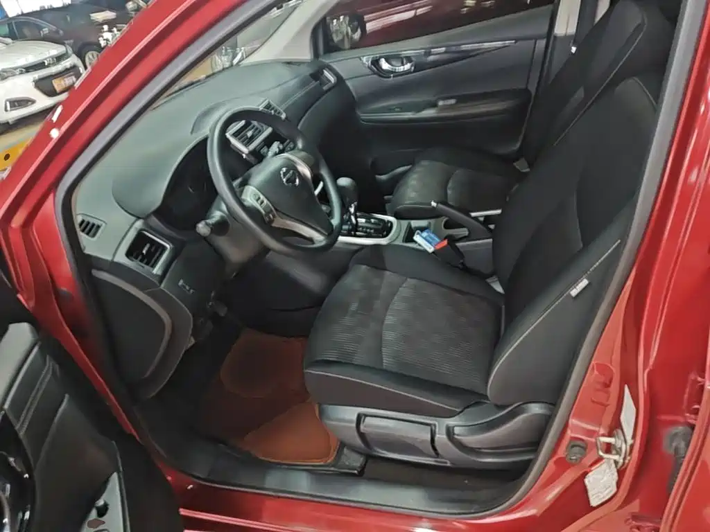 Nissan Tiida — миниатюра 15