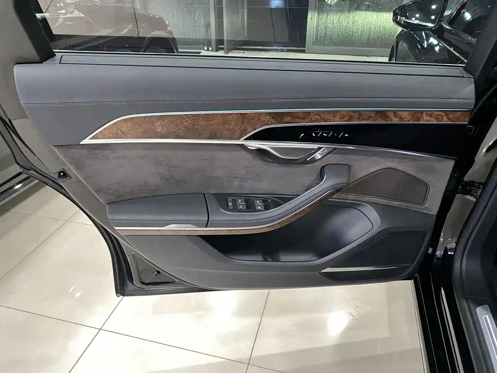 Audi A8 — миниатюра 8