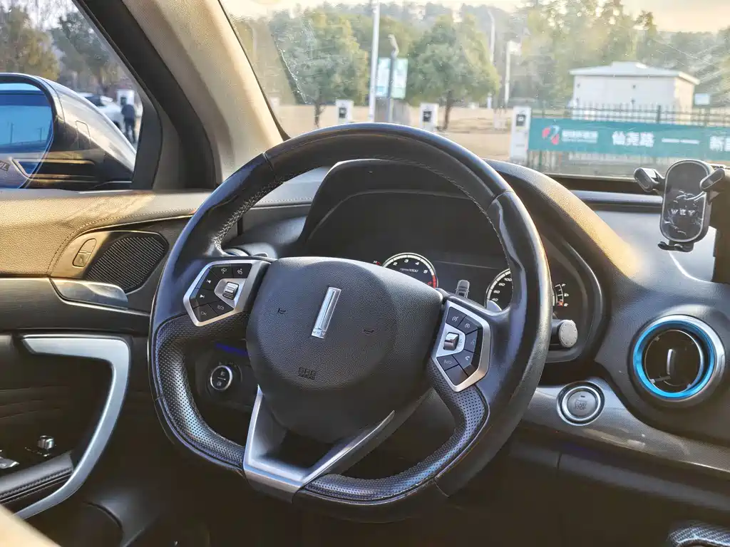 WEI PAI WEI BRAND VV7