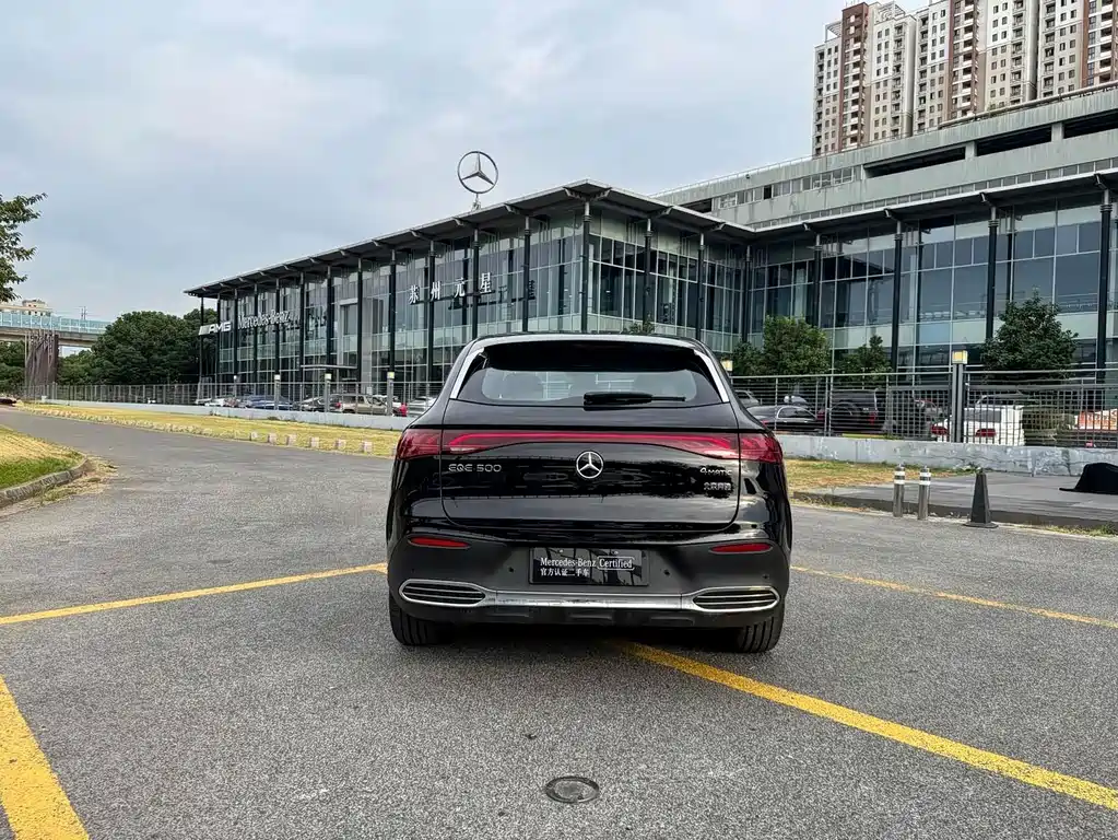 Mercedes-Benz EQE SUV — миниатюра 16