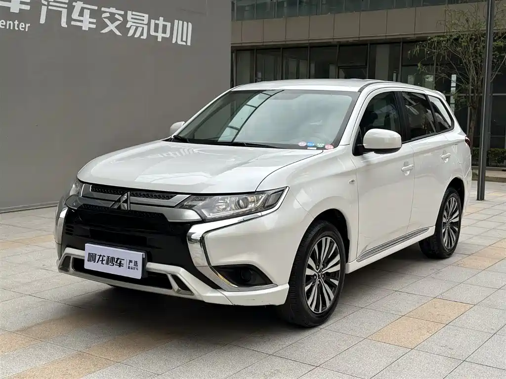 Mitsubishi Outlander 2021 2.0L 5 мест
