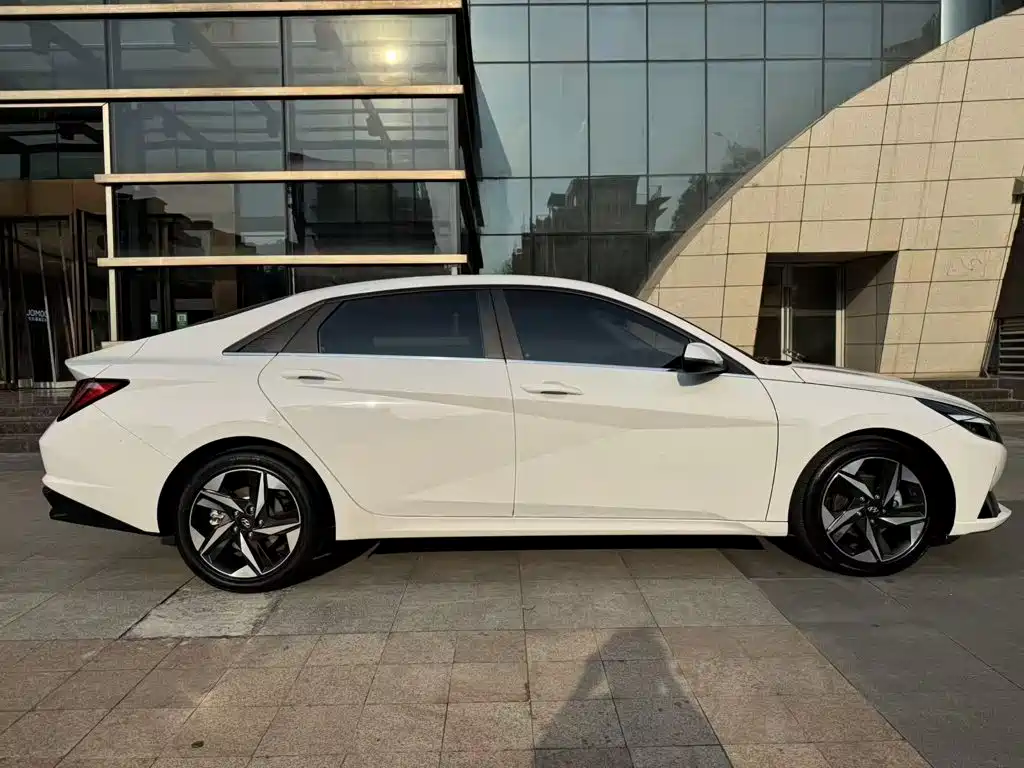 Hyundai Elantra — миниатюра 7