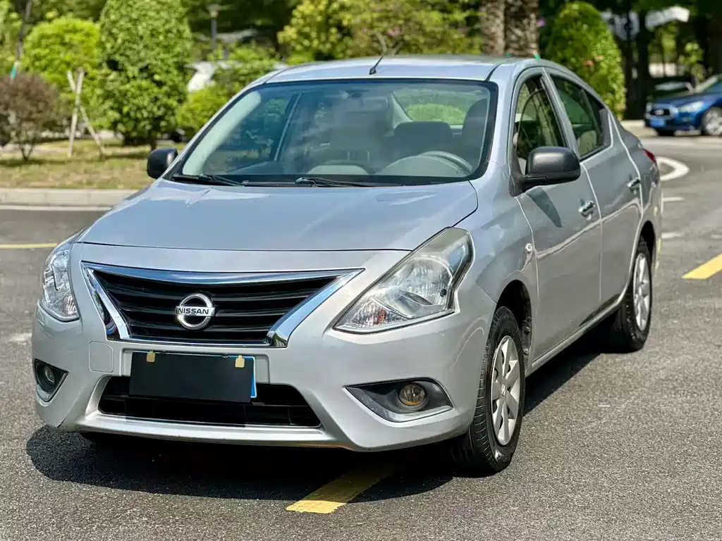 Nissan Sunny 2015