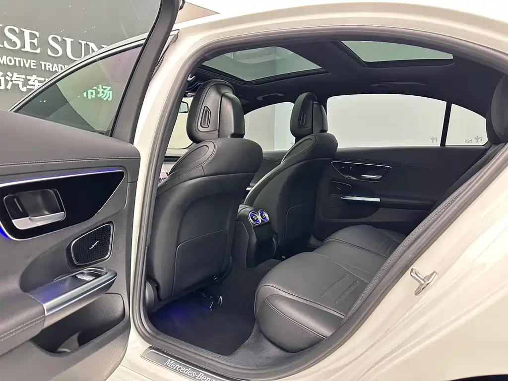 Mercedes-Benz C-Class 2023 — фото 6