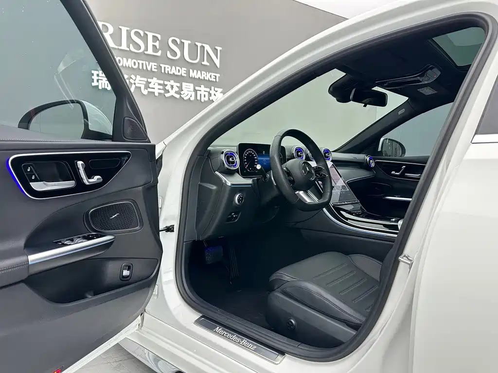 Mercedes-Benz C-Class 2023 — фото 4