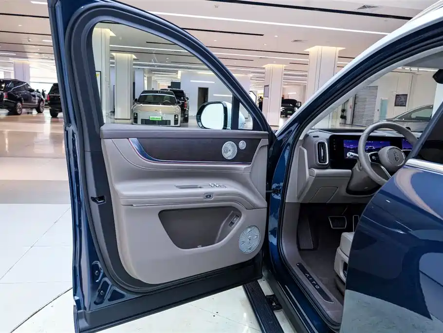 AITO ASK THE WORLD M9