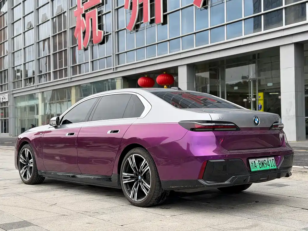 BMW I7
