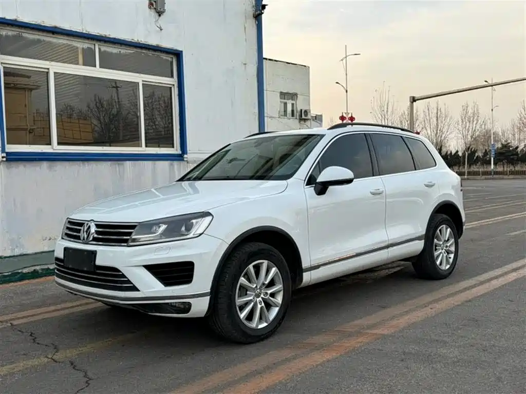 VOLKSWAGEN TOUAREG