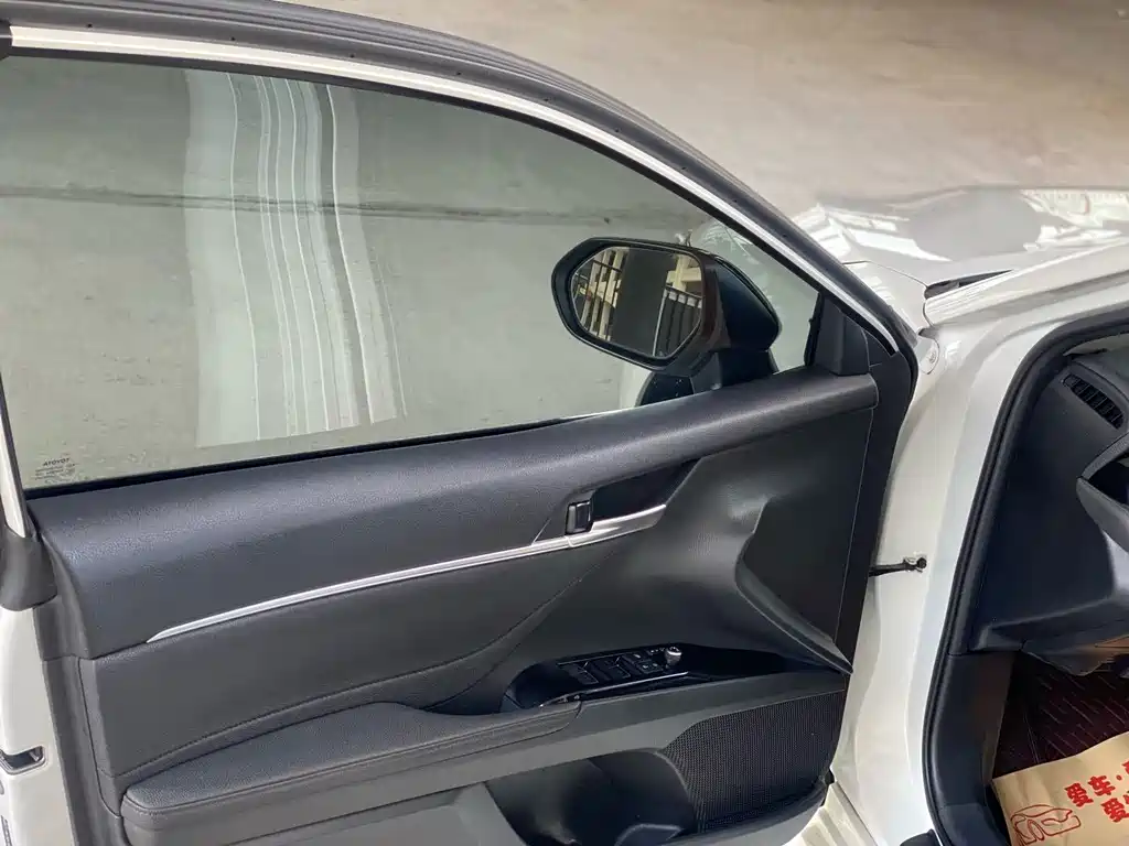 Toyota Camry — миниатюра 14